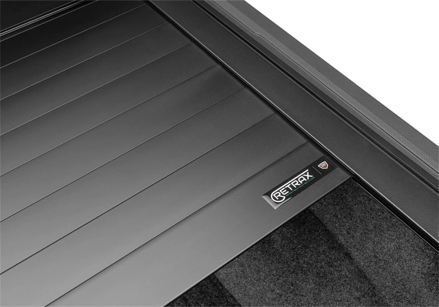 Retrax Hard Manual Retractable Tonneau Cover Black Matte 5.25 Ft Fits 2015-20 Chevrolet Colorado