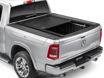 Retrax Hard Manual Retractable Tonneau Cover Black Matte 6 Ft Fits 2015-20 Ford F-150