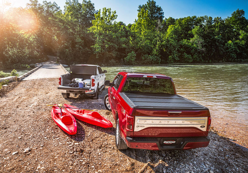 UnderCover Flex Folding Tonneau Cover 5'9" Fits 2007-13 Silverado/Sierra w/ Caps