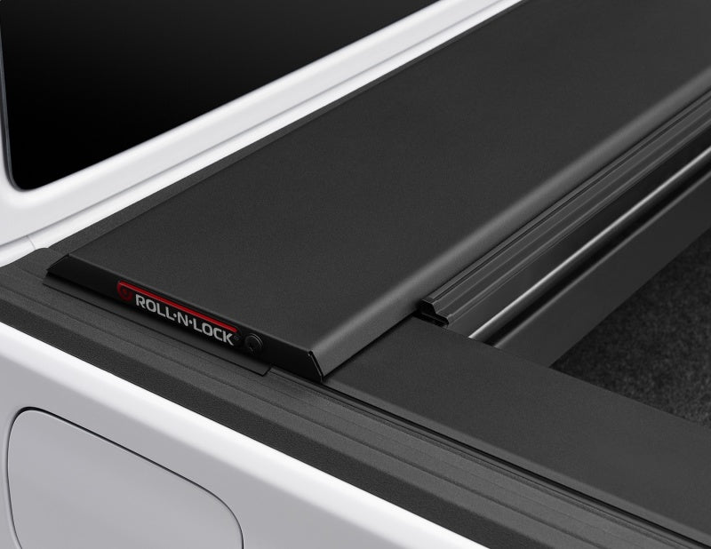 ROLL-N-LOCK M-Series Soft Retractable Tonneau Cover 5' Fits 2020-24 Gladiator w/ Trail Rail System