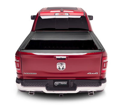 RETRAX Hard Manual Retractable Tonneau Cover Black Matte 5.7 Ft Fits 2014-2018 Chevrolet Silverado/GMC Sierra 1500