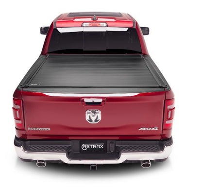 RETRAX Hard Manual Retractable Tonneau Cover Black Matte 6.5 Ft Fits 2014-2018 Chevrolet Silverado/GMC Sierra 1500