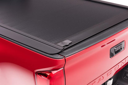 Retrax Hard Manual Retractable Tonneau Cover Black Matte 6.5 Ft Fits 2015-20 Ford F-150