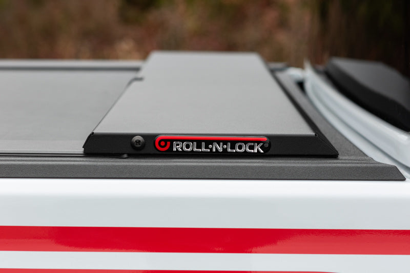 ROLL-N-LOCK M-Series Soft Retractable Tonneau Cover 5' Fits 2020-24 Gladiator w/ Trail Rail System